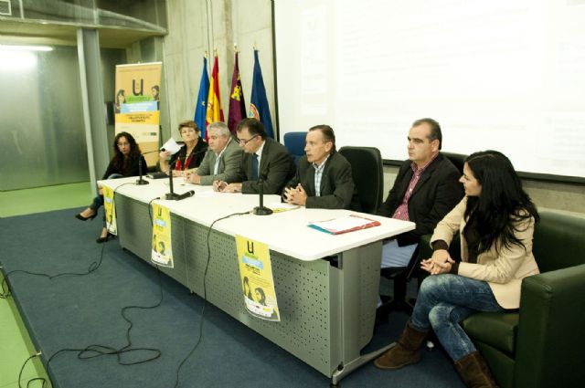 Cerca de 30.000 personas colaboran en programas de voluntariado en la Región - 3, Foto 3
