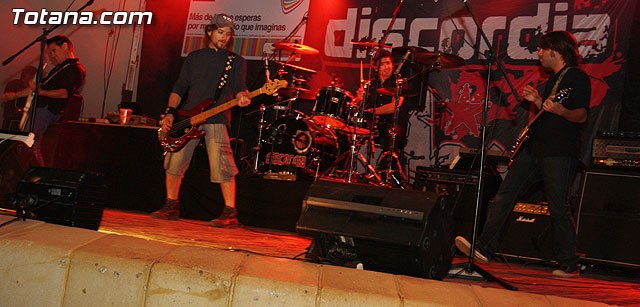 Se recaudan más de 2.500 kilos de comida y 1.200 euros para Cáritas en el concierto 10º aniversario de Discordia - 1, Foto 1