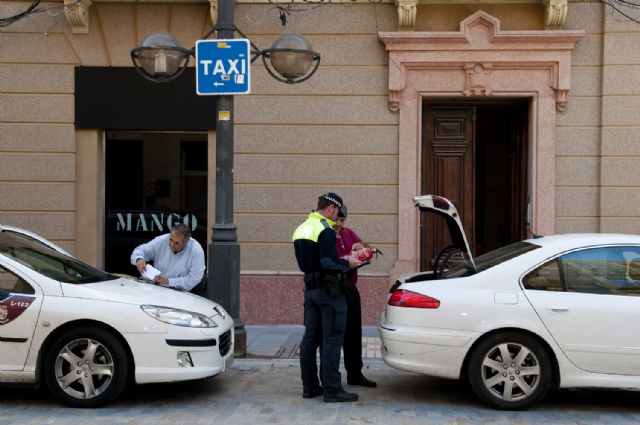 La Policía Local supervisa el funcionamiento de los taxis del municipio - 4, Foto 4