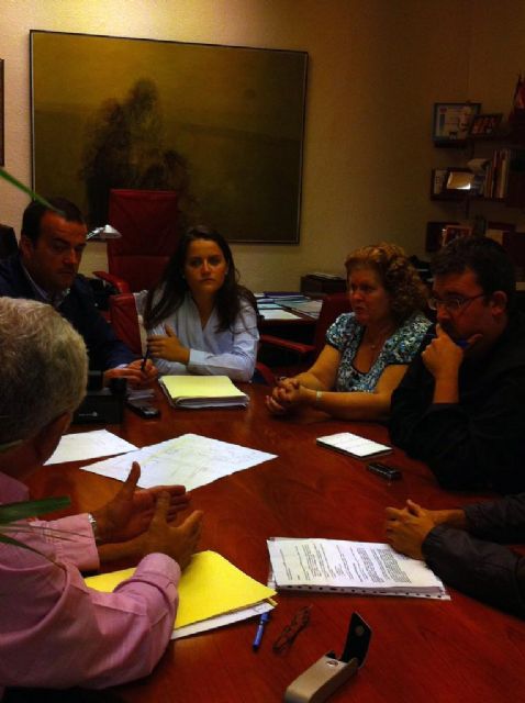 El Ayuntamiento convierte  en sentido único para facilitar el acceso de los escolares al CEIP Reino de Murcia - 1, Foto 1