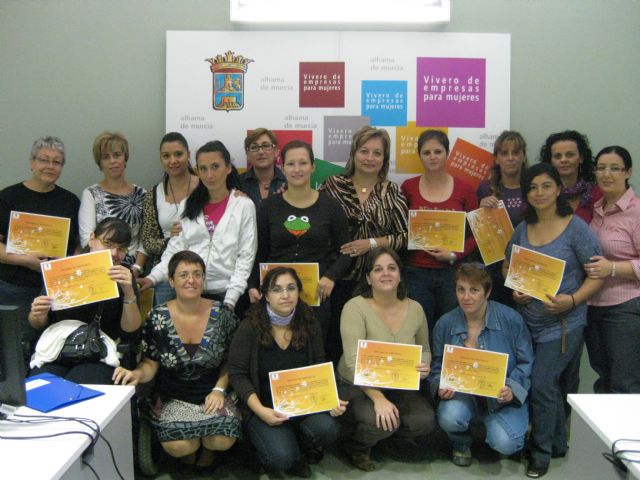 Las mujeres aprenden a buscar empleo en la Red, Foto 2