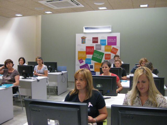 El Vivero de Empresas acoge un curso de Ofimtica para mujeres, Foto 1