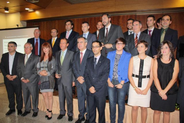 Cámara recibe el galardón concedido por el Colegio de Ciencias Políticas y Sociología - 1, Foto 1