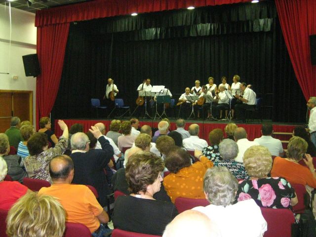 La coral de los mayores de Santiago y Zaraiche se estrena en el nuevo centro municipal de la pedanía - 1, Foto 1