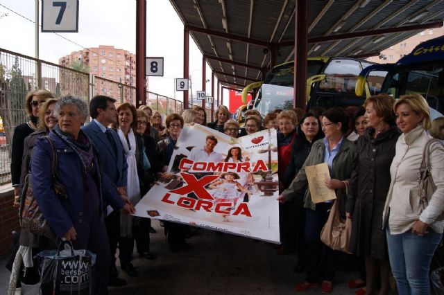 Medio centenar de murcianas abren la iniciativa Tod@s de compras por Lorca - 1, Foto 1