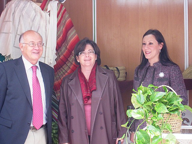 María Dolores Alarcón inaugura una muestra de Artesanía en Cieza - 1, Foto 1