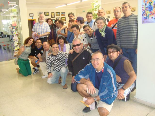 Los usuarios del Servicio de Apoyo Psicosocial realizan una salida programada para conocer el patrimonio cultural de la localidad vecina de Alhama, Foto 1