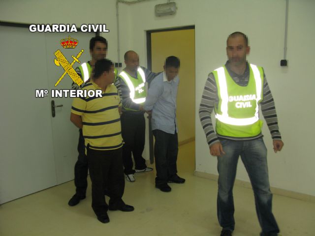 La Guardia Civil detiene a un grupo de cogoteros antes de que atracasen una sucursal bancaria de Cieza - 1, Foto 1