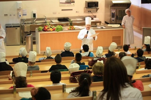 Más de un centenar de alumnos celebran el ´Día del Gusto´ en el CCT - 1, Foto 1