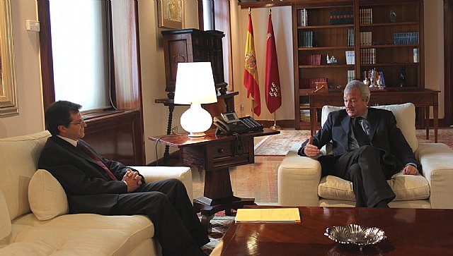 El presidente de la Comunidad, Ramón Luis Valcárcel, recibió hoy en el Palacio de San Esteban al alcalde Lorca, Francisco Jódar - 1, Foto 1