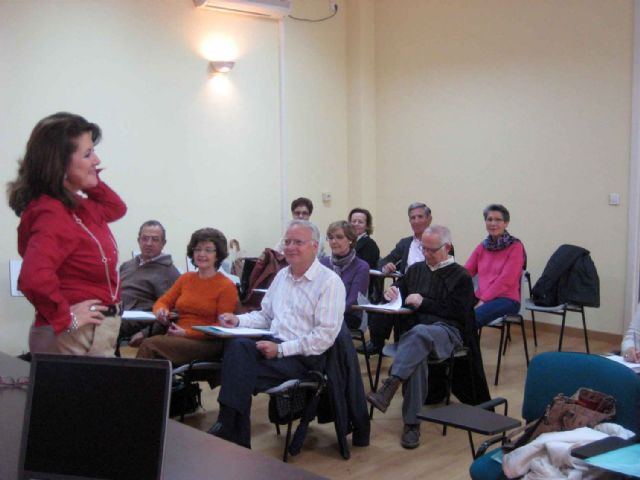 Servicios Sociales lleva a los mayores a conocer los lugares emblemáticos de la ciudad - 2, Foto 2