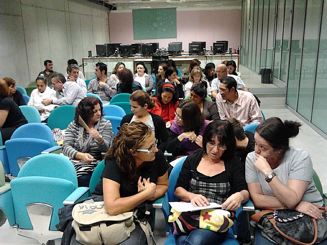 El Ayuntamiento pone en marcha un programa que ayuda a mejorar las relaciones en el núcleo familiar - 1, Foto 1