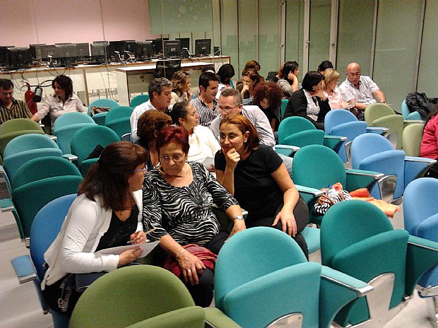 El Ayuntamiento pone en marcha un programa que ayuda a mejorar las relaciones en el núcleo familiar - 2, Foto 2