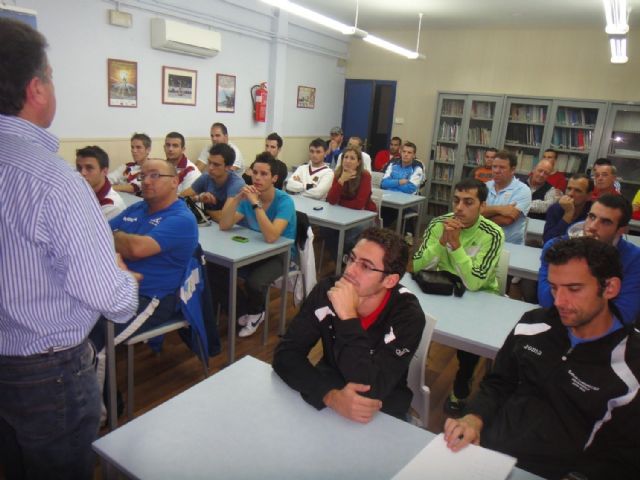 Técnicos y directivos de fútbol base aprenden primeros auxilios - 2, Foto 2