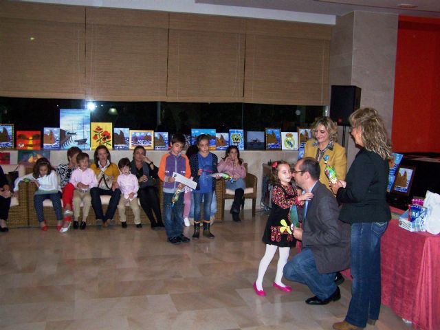 Los alumnos del taller de dibujo y pintura 'Pint-Art' reciben sus diplomas de fin de curso - 1, Foto 1
