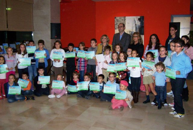 Los alumnos del taller de dibujo y pintura 'Pint-Art' reciben sus diplomas de fin de curso - 2, Foto 2