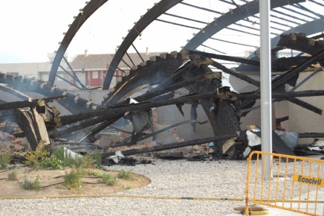 Un incendio quema las obras de la piscina municipal cubierta de Alguazas - 2, Foto 2