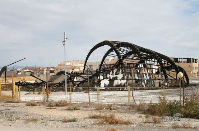 Un incendio destruye las obras de la Piscina Climatizada y UXA muestra su apoyo a los vecinos y al equipo de gobierno - 2, Foto 2