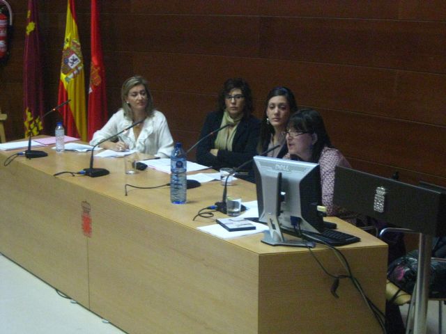 Más de un centenar de trabajadores municipales recibe formación sobre prevención y atención a la violencia de género - 2, Foto 2