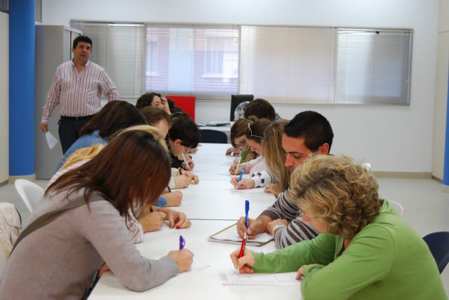 Más de treinta personas se presentan a la prueba de selección para el curso de Inglés - 1, Foto 1