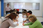 Más de treinta personas se presentan a la prueba de selección para el curso de Inglés