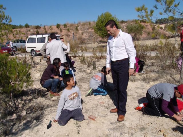 Alumnos del Colegio Público Obispo García Ródenas participan en la campaña Verde que te quiero, Vía Verde - 4, Foto 4