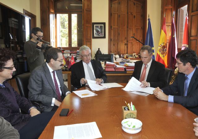 La Universidad de Murcia consolida en un convenio la colaboración con FNAC - 3, Foto 3