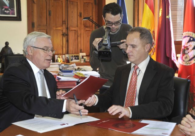 La Universidad de Murcia consolida en un convenio la colaboración con FNAC - 4, Foto 4