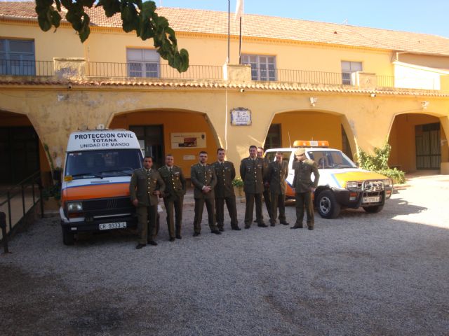 Una representación del Ejército de Tierra visita las dependencias de la Policía Local y Protección Civil de Totana, Foto 1