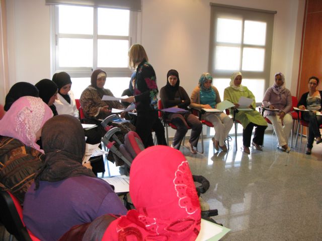 Servicios Sociales ofrece formación en español, salud mental y orientación laboral a inmigrantes - 2, Foto 2