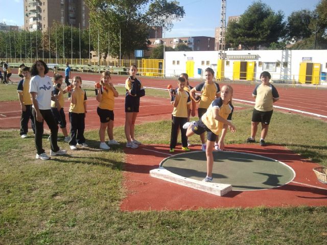 Alumnos del Hispania se aficionan al atletismo con el ADE - 1, Foto 1