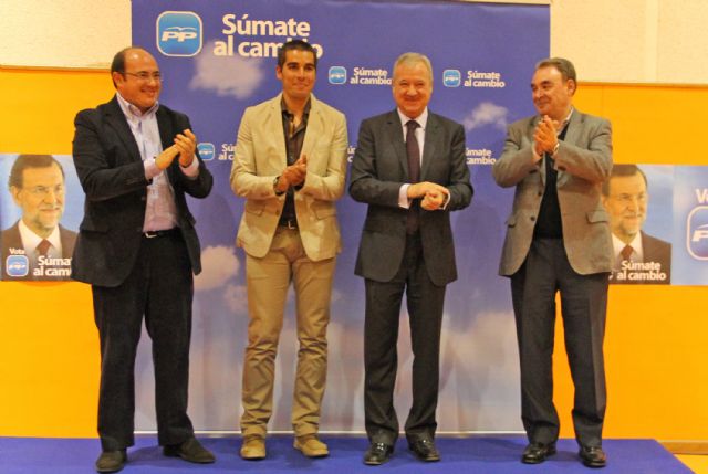 Cerca de 600 personas asisten al mitin del Presidente Ramón Luis Valcárcel en Puerto Lumbreras - 2, Foto 2