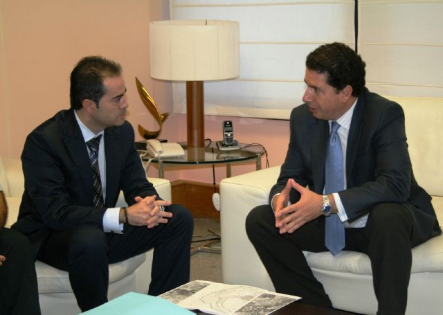 El alcalde de Lorquí y el consejero de Obras Públicas repasan diversos proyectos de desarrollo empresarial para el municipio - 1, Foto 1