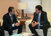 El alcalde de Lorqu y el consejero de Obras Pblicas repasan diversos proyectos de desarrollo empresarial para el municipio
