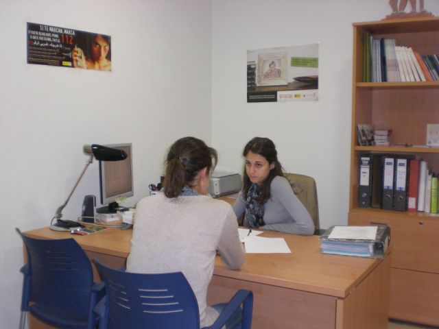 El ayuntamento de Totana edita una guía de recursos locales sobre violencia de género con motivo de la conmemoración del 25 de noviembre, Foto 2