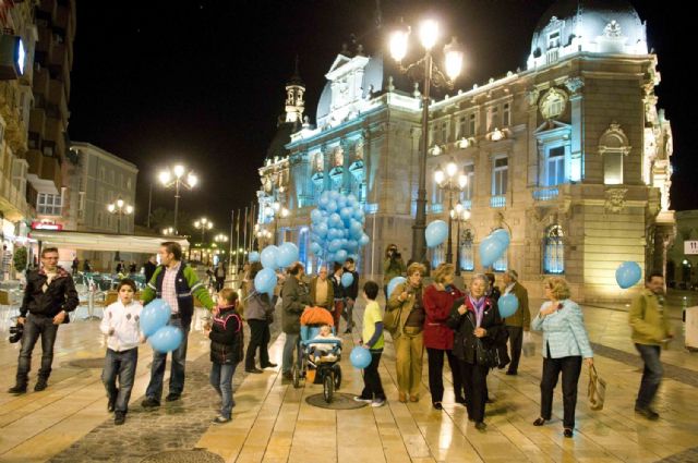 El Palacio Consistorial se vistió de azul para apoyar a los diabéticos - 1, Foto 1