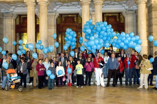 El Palacio Consistorial se vistió de azul para apoyar a los diabéticos - 3, Foto 3