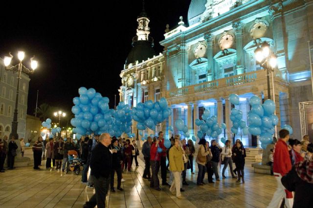 El Palacio Consistorial se vistió de azul para apoyar a los diabéticos - 5, Foto 5