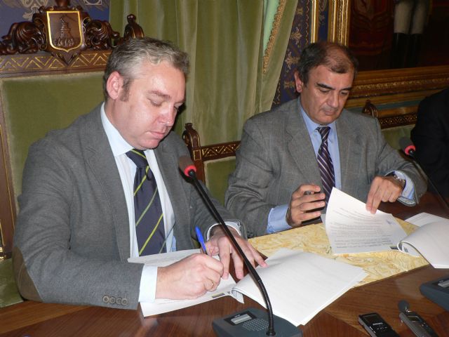 El Ayuntamiento y Ucomur firman un convenio para potenciar la economía social en el municipio - 2, Foto 2