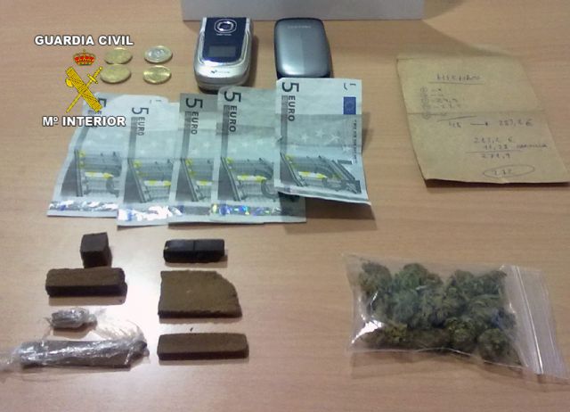 La Guardia Civil detiene a una persona mientras realizaba un intercambio de droga en Cieza - 1, Foto 1