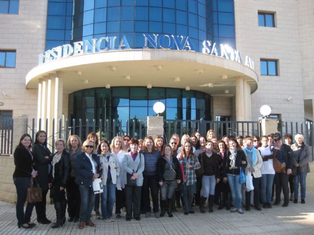 Las alumnas de Atención a la Dependencia conocen las residencias de la tercera edad - 1, Foto 1