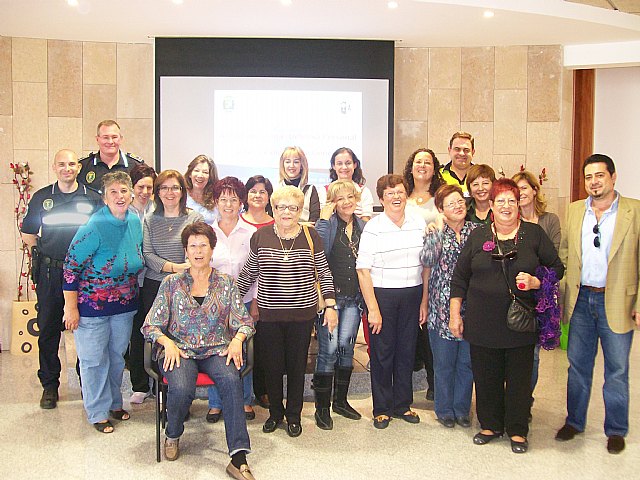 La Policía Local forma en defensa personal a las mujeres de San Pedro del Pinatar - 1, Foto 1