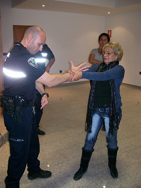 La Policía Local forma en defensa personal a las mujeres de San Pedro del Pinatar - 3, Foto 3