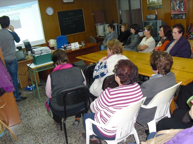 Autoridades municipales asisten a la inauguración del curso de la Asociación de Amas de Casa, Consumidores y Usuarios Las Tres Avemarías, Foto 3