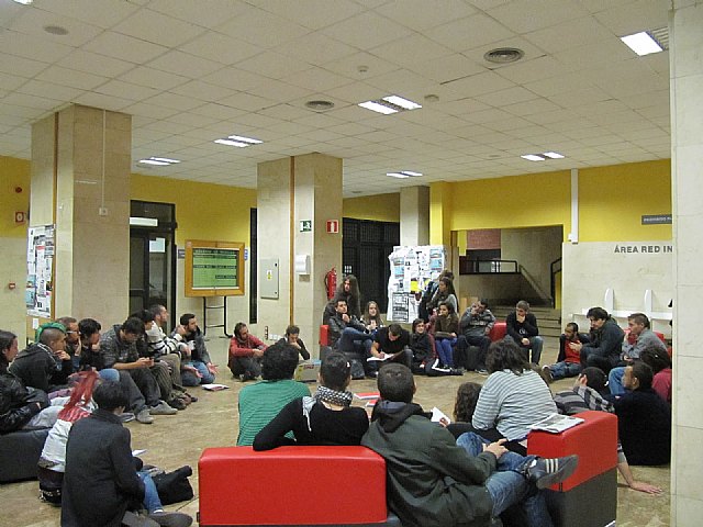 Nos hemos encerrado en la Universidad - 1, Foto 1