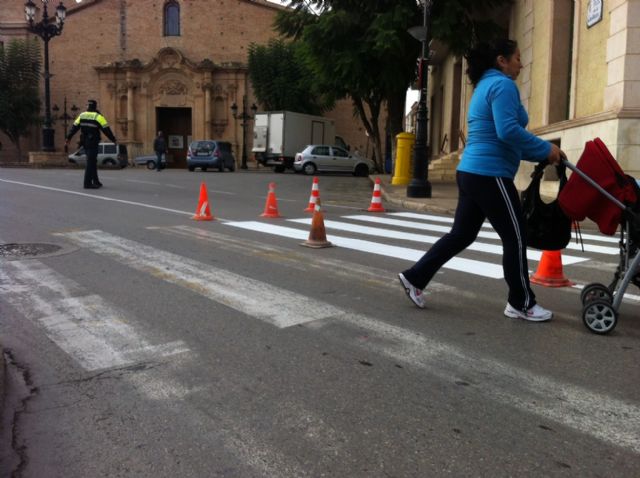 Realizan trabajos de repintado de la señalización horizontal en varias calles del centro urbano - 2, Foto 2
