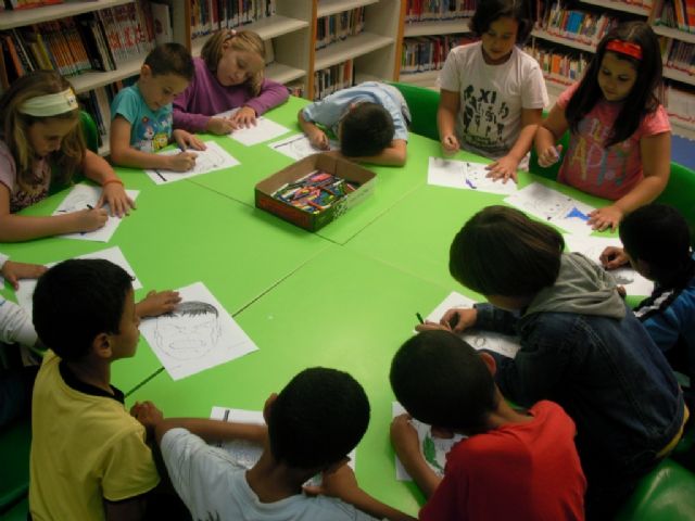 Cerca de 80 escolares se adentran en la historia de sus libros preferidos - 1, Foto 1