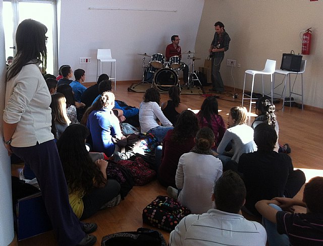 La concejalía de Juventud acerca el Centro de Ocio y Artes Emergentes a los institutos del municipio - 1, Foto 1
