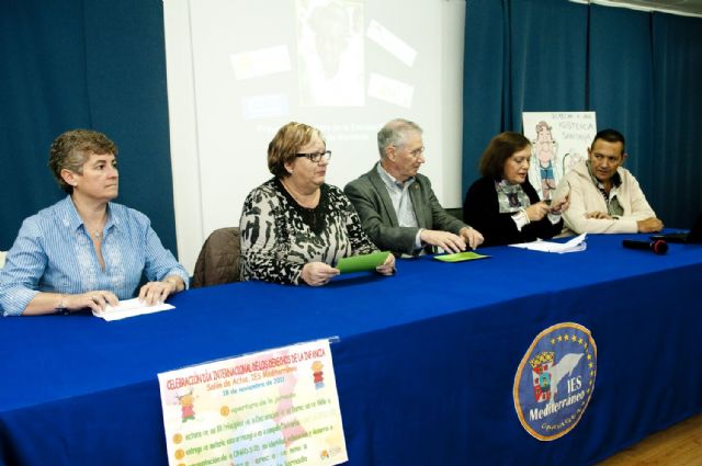 Los Derechos del Niño vuelan desde el IES Mediterráneo a todo el mundo - 1, Foto 1