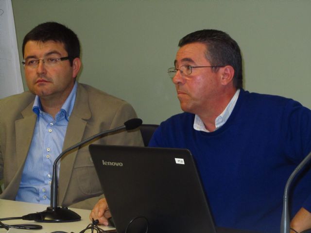 Gran acogida de la charla sobre el control del picudo rojo de las palmeras, Foto 1